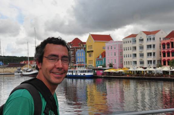 Admirado com a beleza de Willemstad, em Curaçao